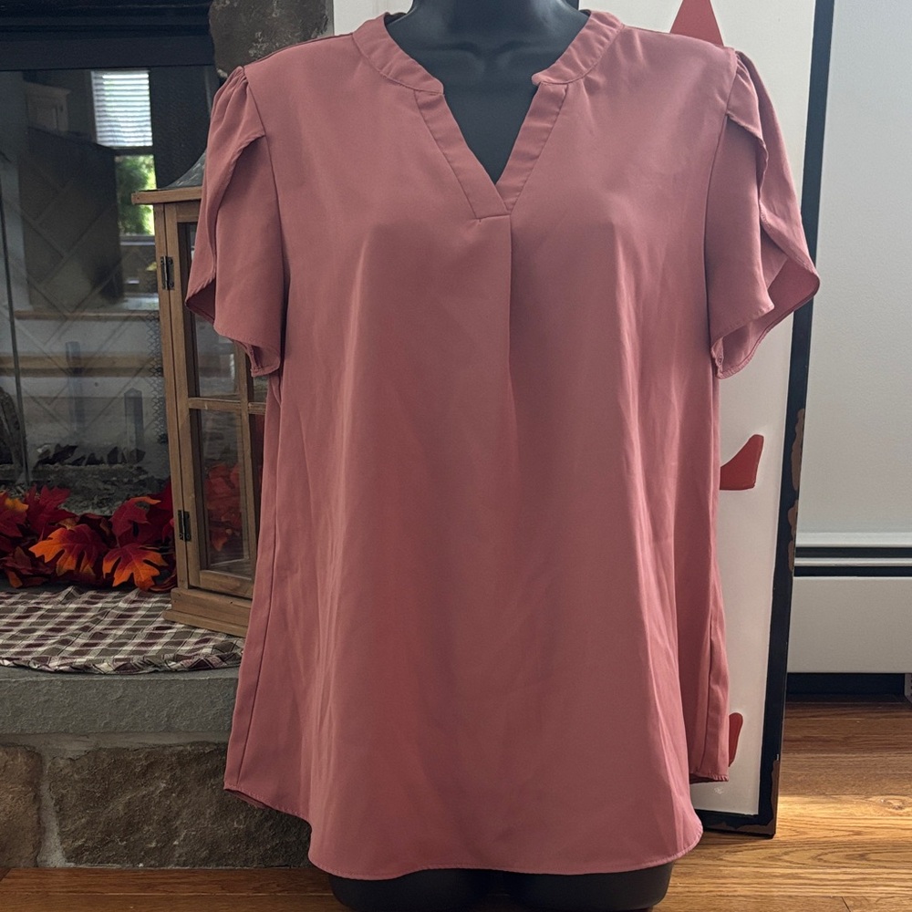 Women's Taohuadao salmon color V-Neck Blouse size M